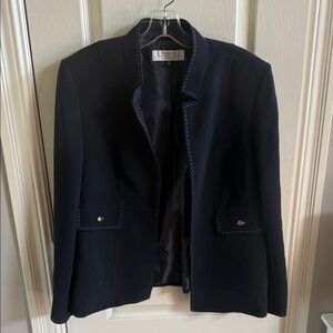 Tahari Arthur Levine Women’s Sz  14 Black Blazer Top w/ Off White Stitching EUC